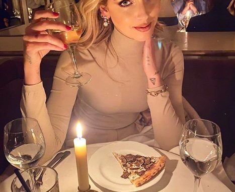 CHIARA FERRAGNI PIZZA TARTUFO_08112146