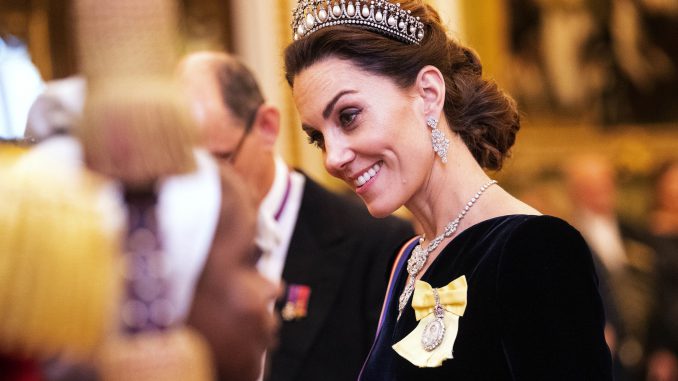 vogue-kate-middleton-alexander-mcqueen-tiara (2)