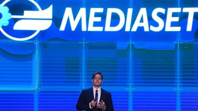 1558544922649.jpg--bonolis__de_filippi__d_urso____quanto_guadagnano_i_conduttori_mediaset