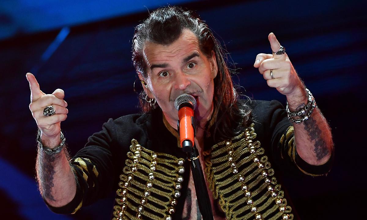 Piero Pelù, conoscete la moglie e le sue figlie? La famiglia allargata del cantante - Controcopertina.com