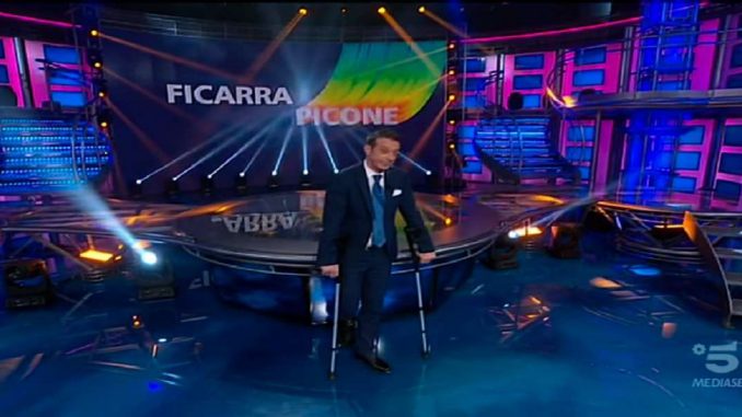 ficarra-stampelle-striscia-la-notizia
