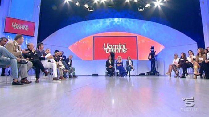 http___media.gossipblog.it_4_429_uomini-e-donne-3-11-14-16 (1)