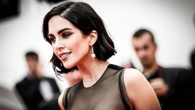 Rocio Munoz Morales La Moglie Di Raoul Bova Testimonial Cotril Long Bob Primavera Estate 2020 Controcopertina Com