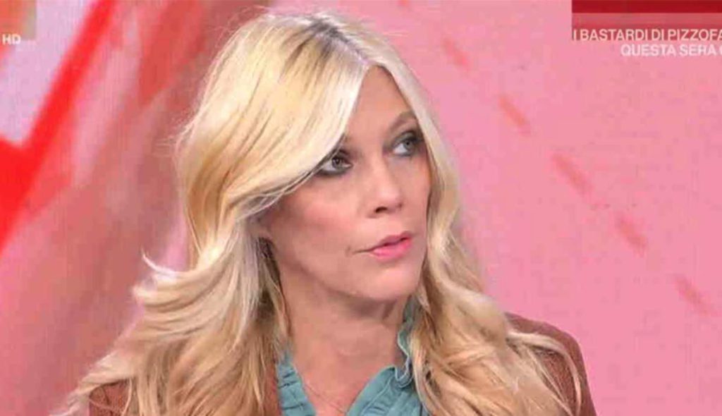 Sapete chi è Eleonora Daniele? Età, biografia, marito, fratello Luigi e figlia Controcopertina Sapete chi è Eleonora Daniele? Età, biografia, marito, fratello Luigi e figlia Controcopertina