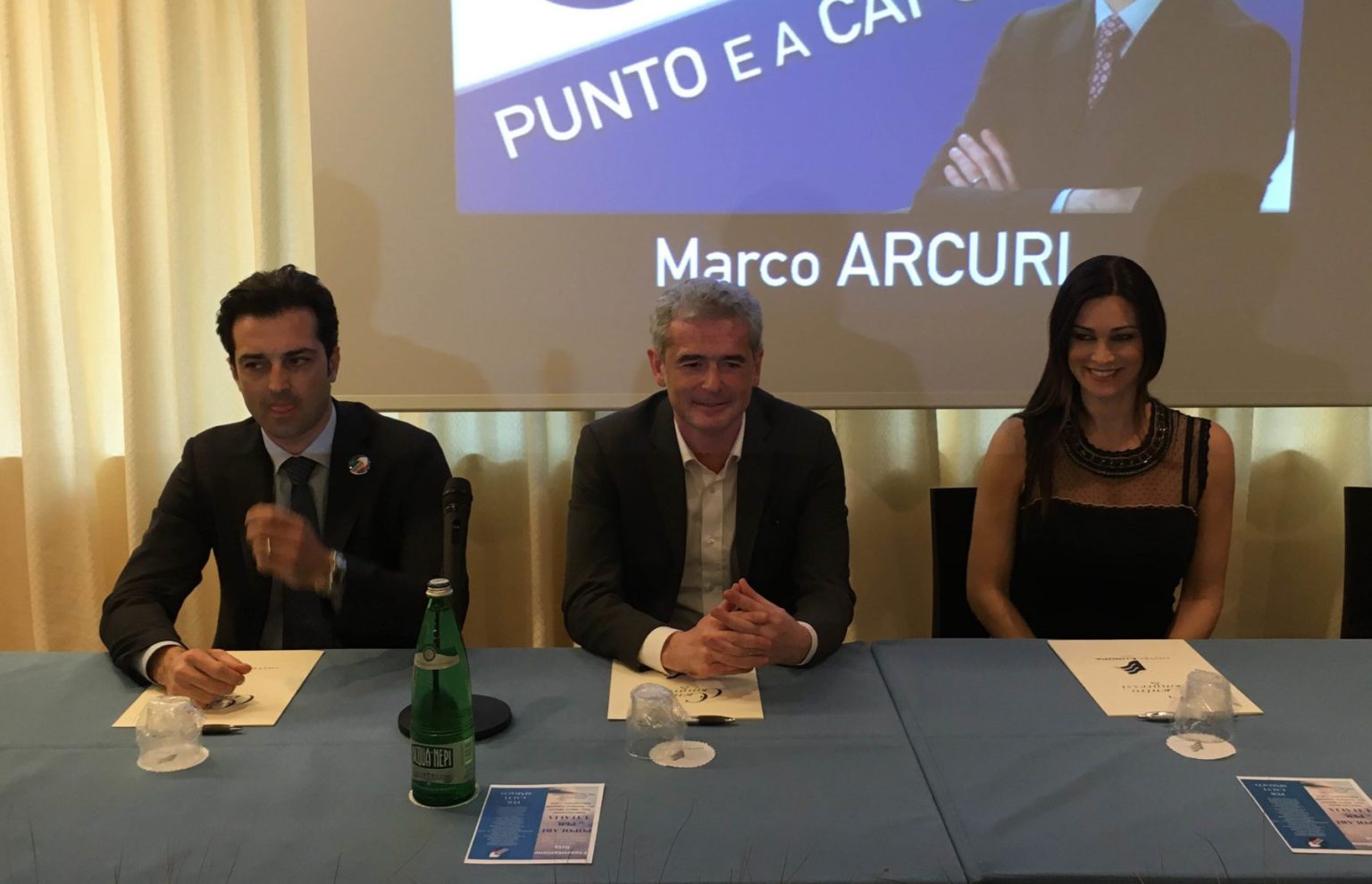 Sapete chi è Marco Arcuri fratello di Manuela Arcuri Controcopertina