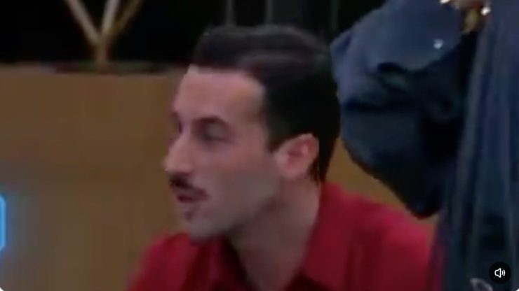 "Hey, ma lui...". Grande Fratello Vip, Andreas Muller è scioccato e solo pochi notano cosa fa lì dietro: il pubblico esplode (VIDEO)