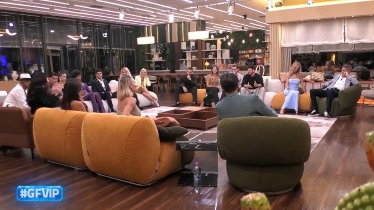 “Va in finale!”. Grande Fratello Vip, tutte critiche continue ma ha fregato gli altri concorrenti. E ora se la ride di gusto