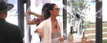 “Ragazzi, se ne va: esce”. L'annuncio di Marina La Rosa e cala il gelo al Grande Fratello Vip: “Mancherà, che tristezza” (VIDEO)