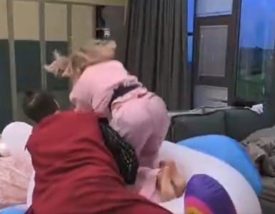“Hey tu...”. Grande Fratello Vip, lo trovano a letto così e finisce malissimo (VIDEO)