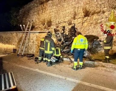 L'auto in briciole, muore così: la notizia sconvolge l'Italia: chi è morto