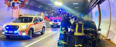 Terrore in galleria, diverse auto coinvolte in un incidente: soccorsi immediati e tratto chiuso