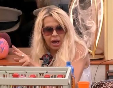 "Non me la doveva fare". Valeria Marini furiosa al Grande Fratello Vip. Faccia a faccia, poi il colpo di scena