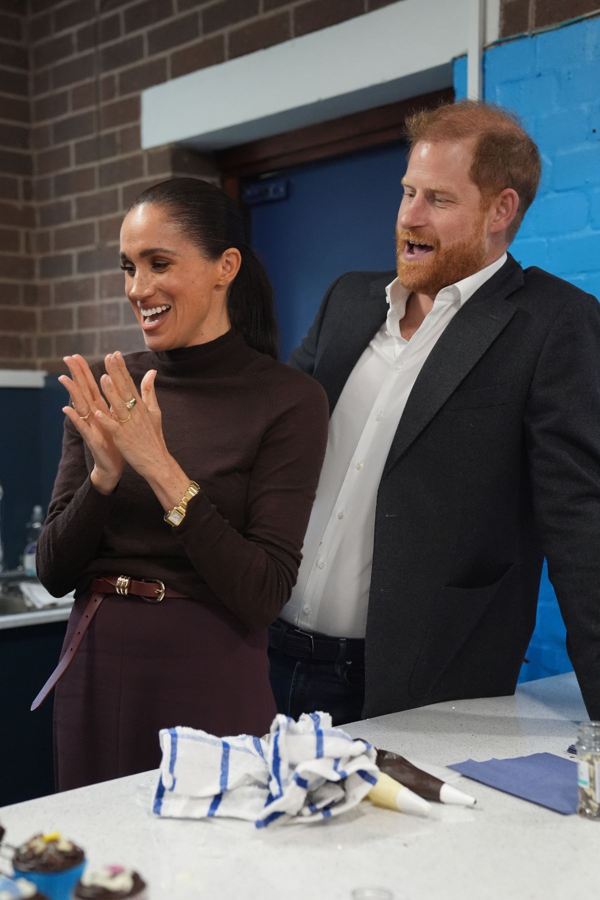 Meghan and Harry sing